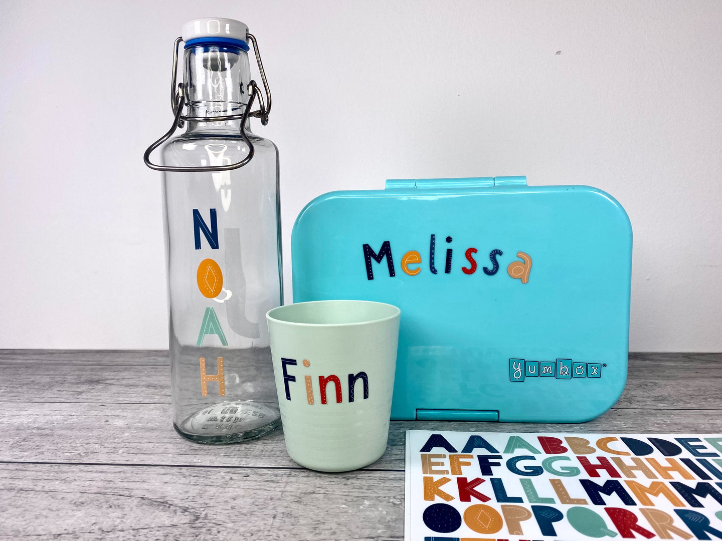 Buchstaben Sticker BUNT spülmaschinenfest – Brotdosen & Trinkflaschen personalisieren