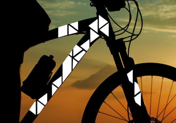 REFLECT Fahrradaufkleber Triangle weiß