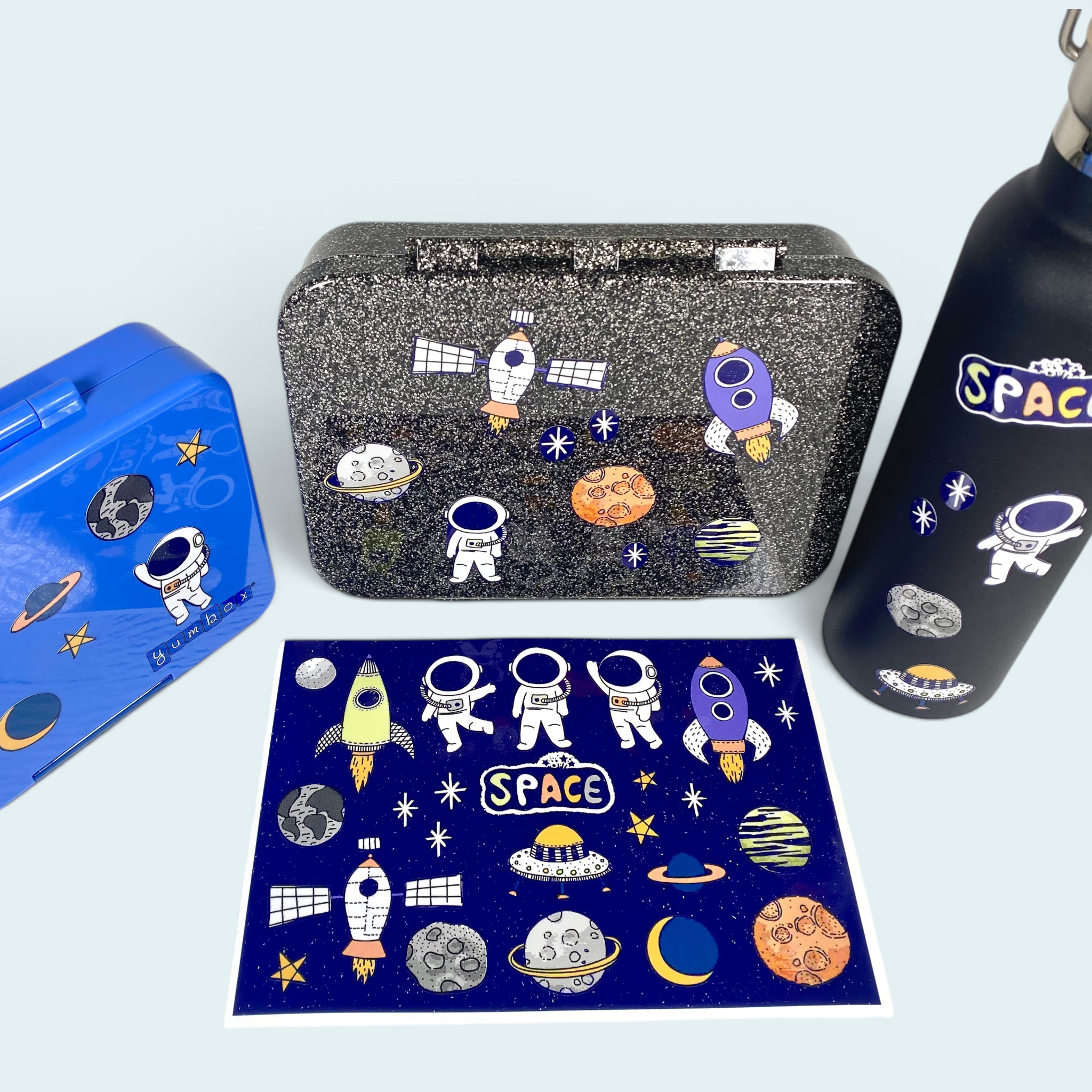 Jabalou A5 Stickerbogen mit Weltraummotiven wie Astronauten und Planeten auf Brotdosen und Trinkflasche